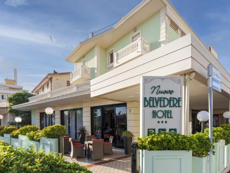 Hotel Nuovo Belvedere: struttura moderna con terrazza e giardino, ideale per soggiorni rilassanti.